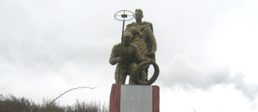 Краевой Следком организовал проверку после жалоб на то, что памятник героям ВОВ в Новороссийске расположен на частной территории, собственник которой ограничил к нему доступ.