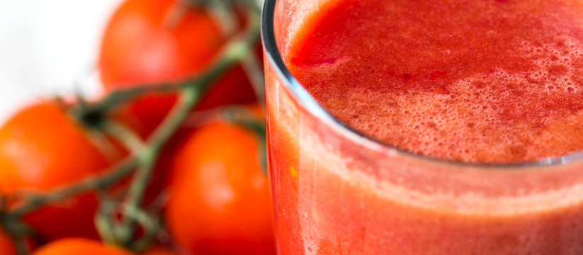 Томатный сок, особенно приготовленный из домашних помидоров, обладает рядом...