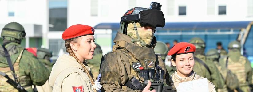 Бойцы прошли обучение и готовы приступить к выполнению боевых задач.В Новороссийске проводили батальон добровольцев в зону СВО.