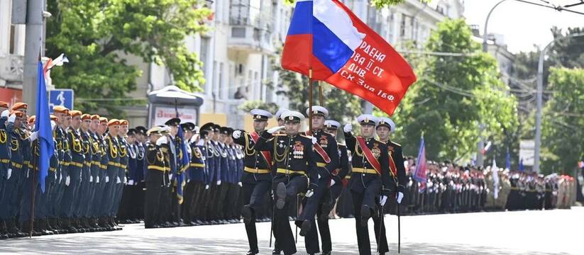 Праздник со слезами на глазах: в Новороссийске прошёл единственный в Краснодарском крае парад Победы 