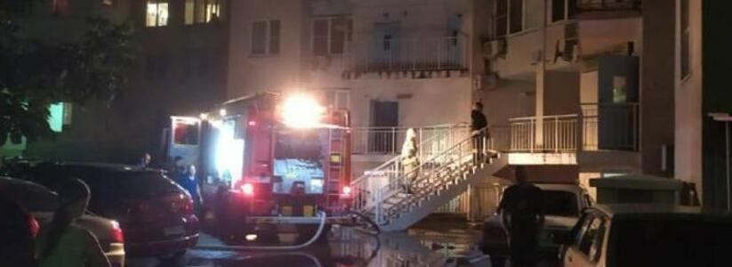 <p>Вчера ночью в Новороссийске произошел пожар в техническом помещении 20-этажного жилищного комплекса "Виктория" на улице Хворостянского.  В результате пожара погибла женщина.</p>