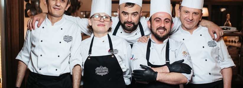 <p>Ресторан кавказской кухни «Вилла Роз», открывшийся на курорте Абрау-Дюрсо в апреле 2019 года, включен в Топ-100 ресторанов России за лучшую новую концепцию.</p>