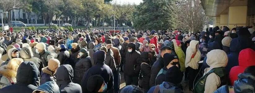 «Против! Против!»: публичные слушания по Генплану в Геленджике переросли в акцию протеста (видео)