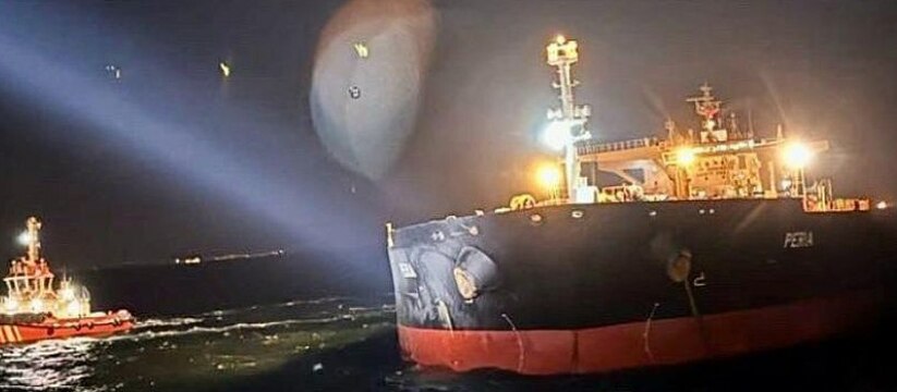 К нему было направлено два буксира.В первых числах января в порту Новороссийска танкер Peria под флагом Либерии грузился нефтью.