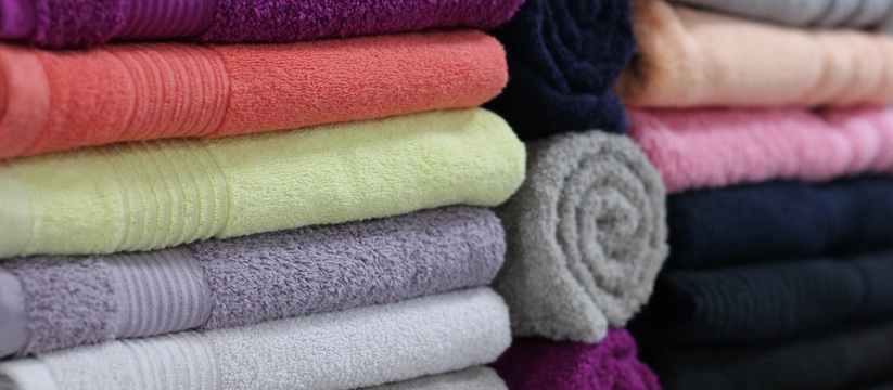 Пятна на одежде, особенно на кухонных полотенцах, могут стать настоящей головной болью для хозяек. Но не спешите тратить силы и время на оттирание.