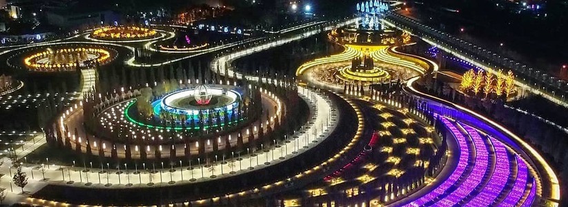 Другое измерение: парк «Краснодар» засветился новогодними огнями