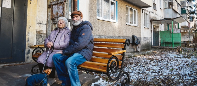 «Город вряд ли поможет, а НУК заломит тройную цену»: в Новороссийске пенсионеры просят помощи с установкой поручня на крыльце подъезда 