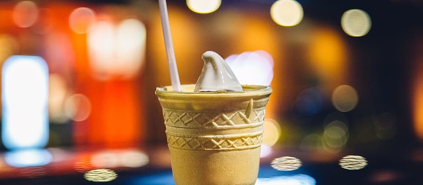 Эксперты Роскачества провели анализ качества и безопасности различных марок мороженого, проведя тестирование 19 марок по 166 показателям.