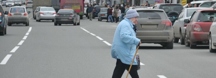«Шапка слетела, рядом тело в луже крови…»: в Новороссийске «Мерседес» раздавил старушку, бредущую через дорогу в неположенном месте