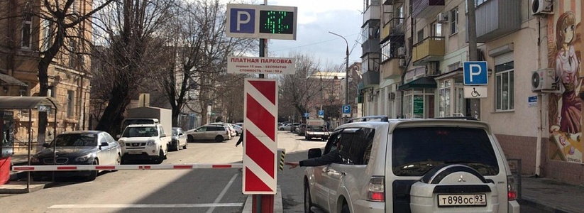С Новым годом, водители! С 15 декабря в Новороссийске появится четыре платные парковки: адреса