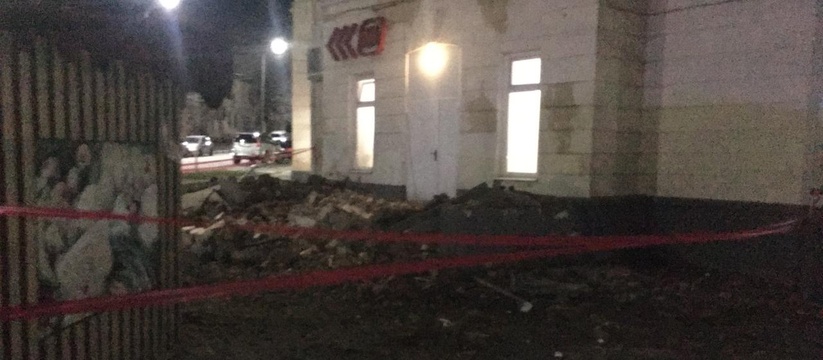 В Восточном районе Новороссийска сегодня ночью обрушился фасад здания 