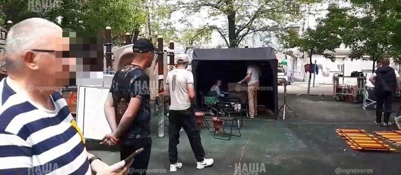 "Им тут медом намазано?!": киношники не могут оставить в покое детскую площадку во дворе дома в Новороссийске