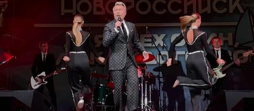 Опоздал почти на час, пел «без фанеры» и делал селфи с мэром: Николай Басков выступил в Новороссийске