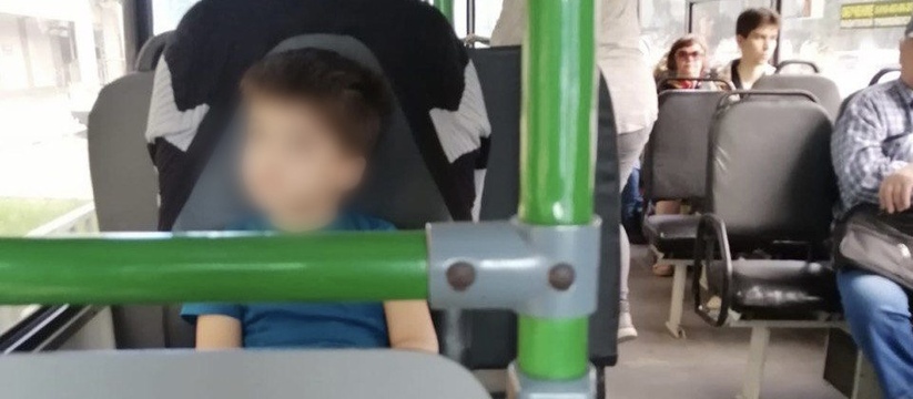«Он же совсем малыш! Где его родители?!»: четырехлетний мальчик ездил в одиночку в новороссийском троллейбусе 