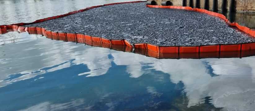 В акватории порта Новороссийск произошел разлив нефтепродукта с судна Hai Jin Jiang, которое плавает под флагом Панамы.