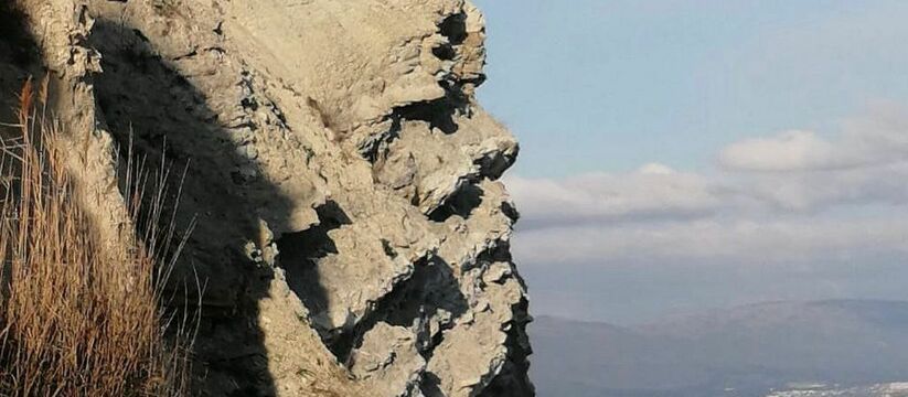 Удивительная природа: в Новороссийске обнаружена скала с человеческими лицами