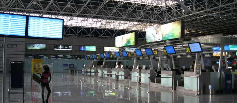 Туристы со всей России застряли в аэропорту Сочи