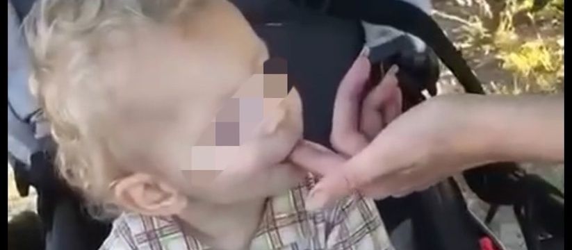 В Новороссийске разлетелось видео, на котором девушка дает малышу попробовать пиво 