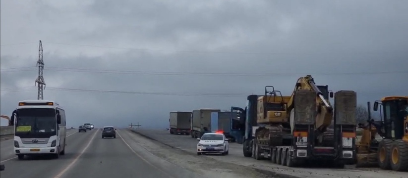 Трассу Новороссийск-Геленджик перекрыли для грузового транспорта из-за урагана