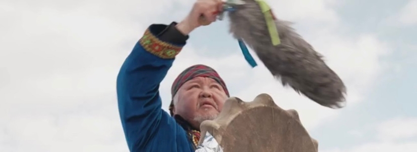 Сибирский шаман "призывал" снег на горнолыжном курорте в Сочи: в Новороссийске тоже ждут колдуна