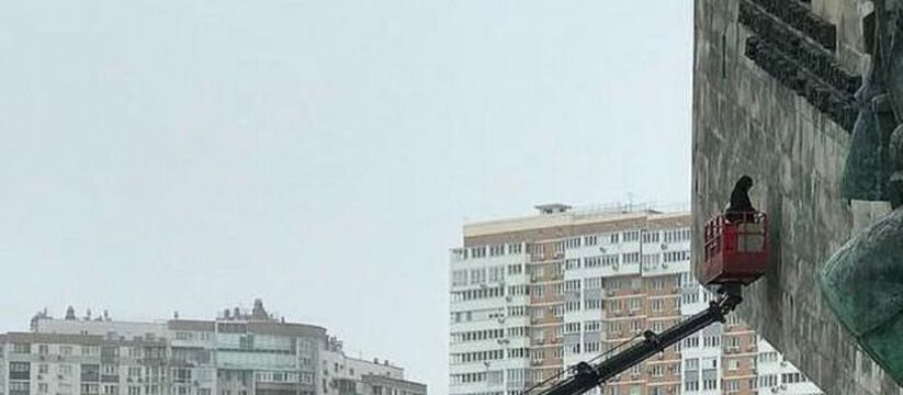 "Еж-птица гордая, не пнешь-не полетит": на мемориале "Малая Земля" в Новороссийске начались работы по восстановлению облицовочного слоя
