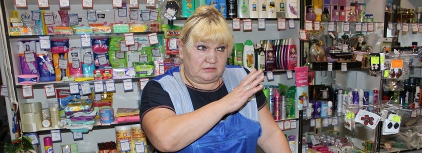 "Кидают петарды, бьют по забору!": в Новороссийске школьники издеваются над продавцом продуктового магазина