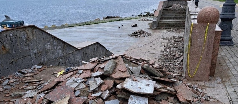 На набережной Новороссийска начали сносить гранитную плитку