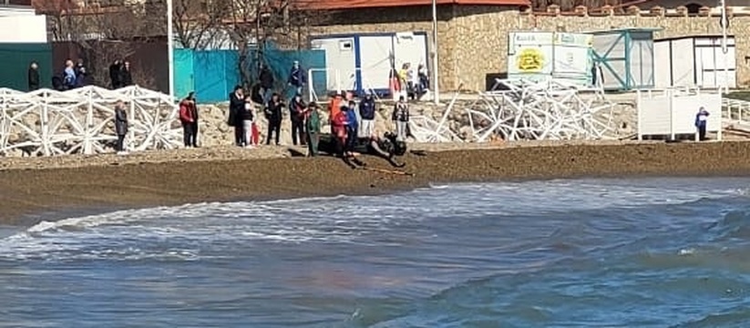 Инцидент произошел на пляже &laquo;Мысхако&raquo;.26 февраля текущего года на пляже Мысхако женщину едва не унесло волной в море.