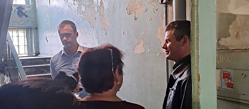 Обгоревшие стены, плесень и обрушающиеся потолки: чиновники Новороссийска шокированы состоянием аварийного общежития