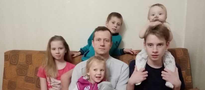 «Хотят оставить малышей без крова»: в Новороссийске мужчине сносят дом