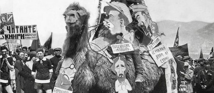 Портреты Сталина и верблюд с карикатурами: как в Новороссийске проходили первомайские демонстрации в разные годы