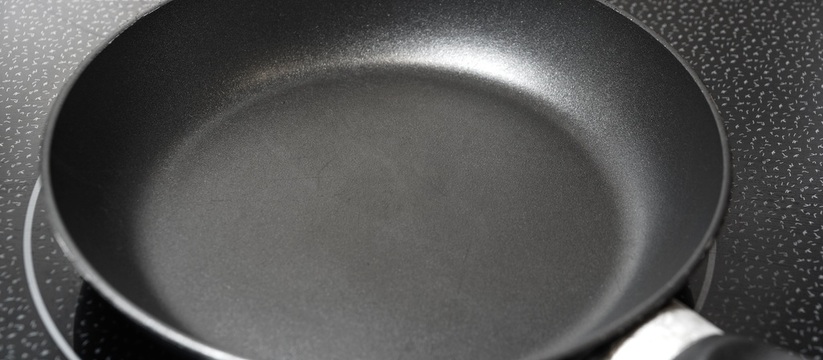 Очистка кастрюли и сковороды от жира может быть настоящим испытанием.