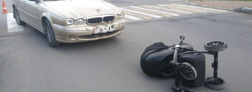 В Новороссийске водитель премиальной иномарки сбил женщину с коляской, в которой находился младенец