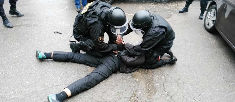 Новороссийцы стали очевидцами жесткого задержания в центре города