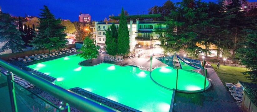 Relax-тур в Алушту: бронируйте ночи в санатории «Славутич» и получайте посещение СПА-центра и экскурсии бесплатно 