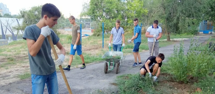 Горничные, курьеры и подсобные рабочие: кем могут подрабатывать школьники на летних каникулах в Новороссийске