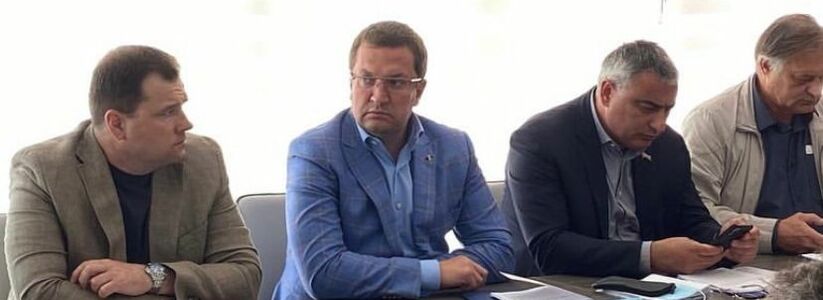 Два депутата Гордумы Новороссийска сложили свои полномочия после скандальных публикаций в СМИ