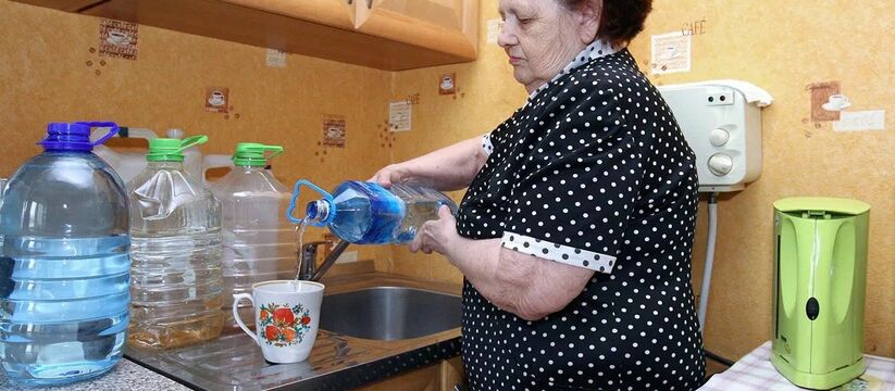 «Ни детей искупать, ни поесть приготовить!»: жители Восточного района Новороссийска пятые сутки живут без воды