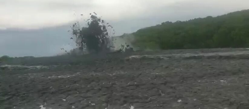 Рядом с Новороссийском началось извержение вулкана: видео 