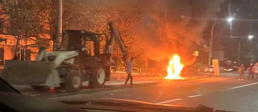 Жуткое ДТП с летальным исходом в Новороссийске: мотоцикл влетел в трактор и загорелся