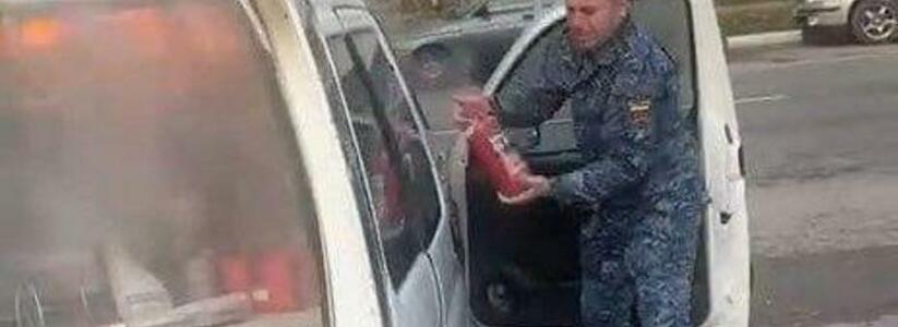 В Новороссийске судебные приставы потушили загоревшуюся автокофейню