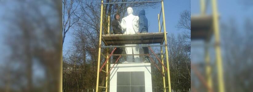 Коммунисты отреставрировали памятник Ленину в пригороде Новороссийска