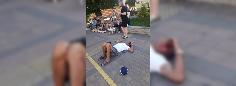 Крики и удар бутылкой по голове: пьяная компания устроила кровавую драку на одной из центральных улиц Новороссийска