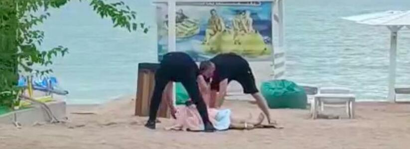 В Геленджике на пляже скончалась женщина. Предположительно, от удара током