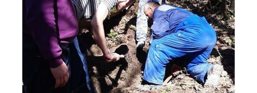Мужчина пришел в полицию Новороссийска и рассказал, что закопал труп в лесу