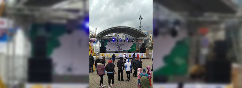 Гастрономический фестиваль, веселые конкурсы, и салют: Новороссийск отметил День Защитника отечества