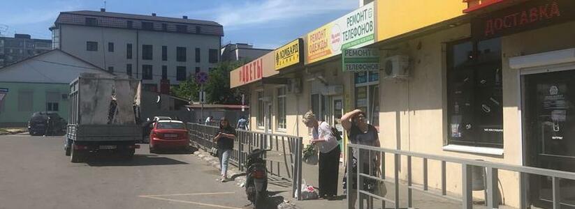 "Люди на жаре по 40 минут ждут транспорт!": новороссийцы недовольны "новой" остановкой у Центрального рынка