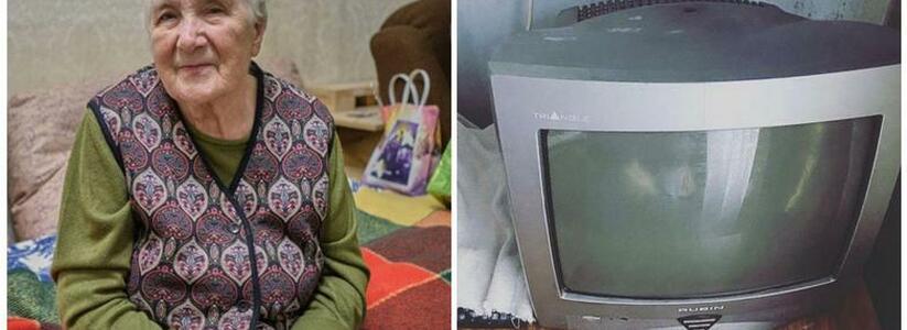 Новороссийцы подарили одинокой бабушке телевизор после публикации НАШЕЙ