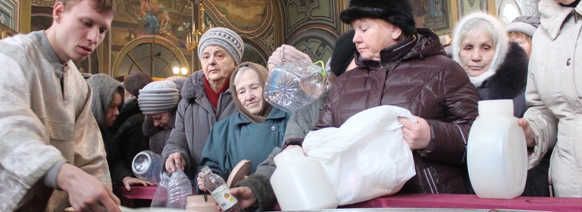 Новороссийцы смогут набрать крещенской воды в 10 храмах. Когда будут освящать воду?