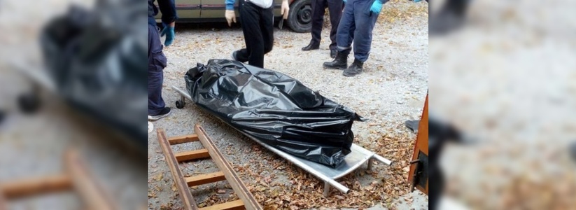 Новороссийские спасатели извлекли тело мужчины из подвала гаража